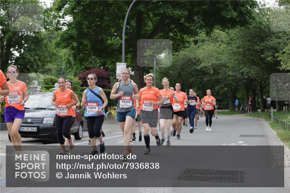15.06.2025 - REWE Women's Run Jannik Wohlers http://msf.ph/oto/7936838 15.06.2025 08:26:44 Laufen 10807, 1043, 10281, 668, 10115, 10365, 10271, 10530, 10097, 10809 meine-sportfotos.de