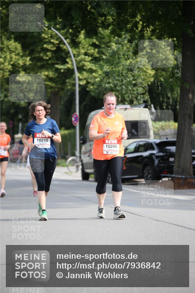 15.06.2025 - REWE Women's Run Jannik Wohlers http://msf.ph/oto/7936842 15.06.2025 09:54:52 Laufen 10210, 10299 meine-sportfotos.de