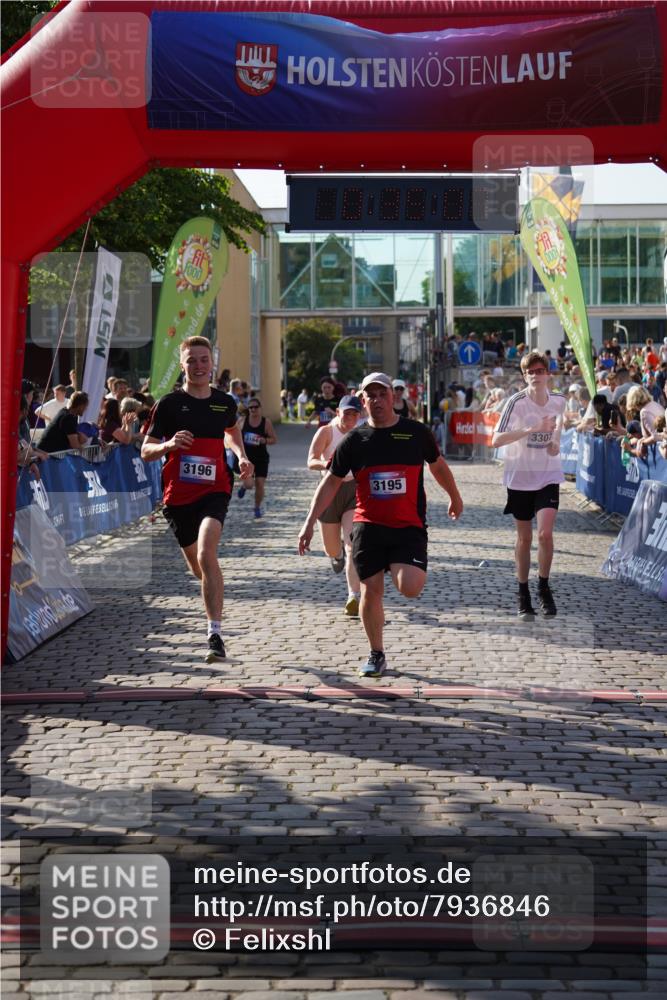 13.06.2025 - Holstenköstenlauf Felixshl http://msf.ph/oto/7936846 13.06.2025 18:05:08 Laufen 2255, 2370, 2556, 2558, 3164, 3195, 3196, 3198, 3307 meine-sportfotos.de