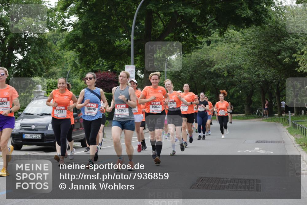 15.06.2025 - REWE Women's Run Jannik Wohlers http://msf.ph/oto/7936859 15.06.2025 08:26:44 Laufen 0807, 1043, 10530, 0668, 10097, 10809, 40, 10115, 10365, 10281, 10271 meine-sportfotos.de
