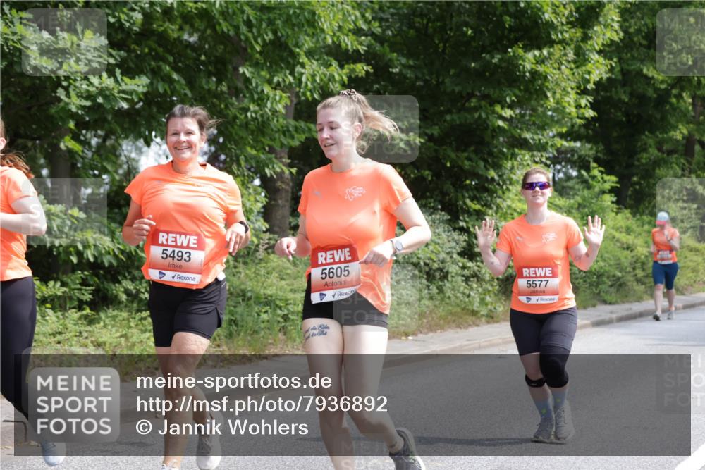 15.06.2025 - REWE Women's Run Jannik Wohlers http://msf.ph/oto/7936892 15.06.2025 10:13:41 Laufen 5493, 5605, 5577 meine-sportfotos.de