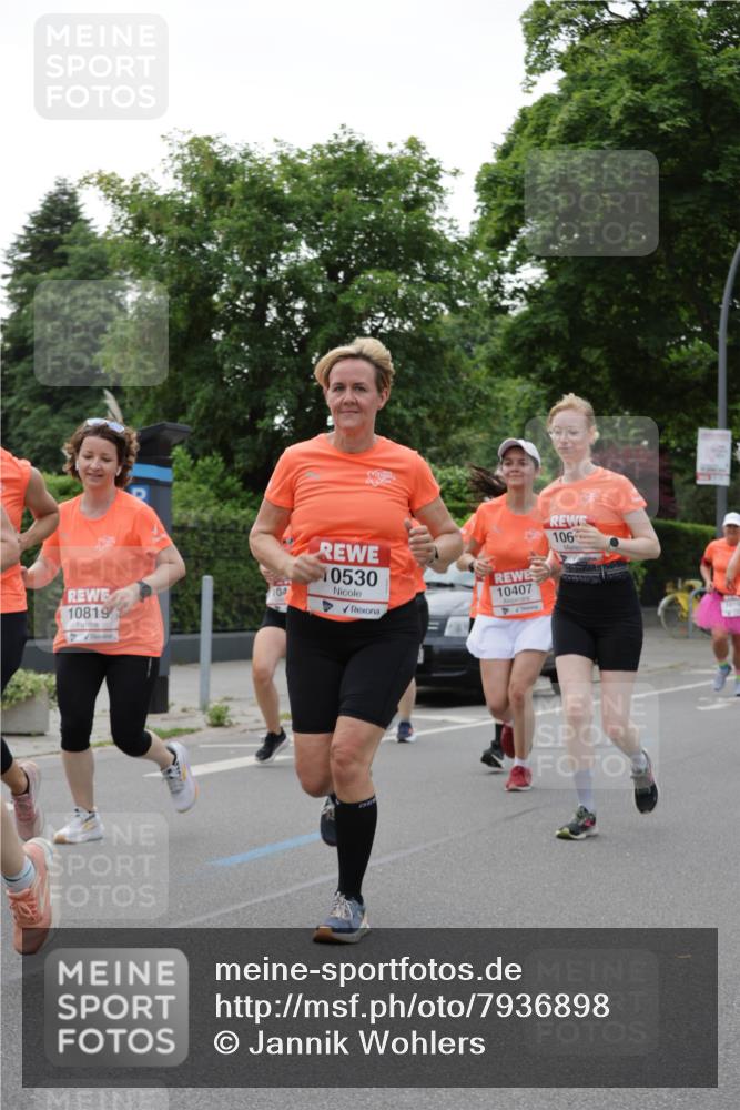 15.06.2025 - REWE Women's Run Jannik Wohlers http://msf.ph/oto/7936898 15.06.2025 08:26:46 Laufen 0530, 10819, 10407, 106 meine-sportfotos.de