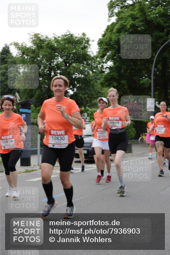 15.06.2025 - REWE Women's Run Jannik Wohlers http://msf.ph/oto/7936903 15.06.2025 08:26:46 Laufen 10668, 10097, 10407, 10819, 10530 meine-sportfotos.de