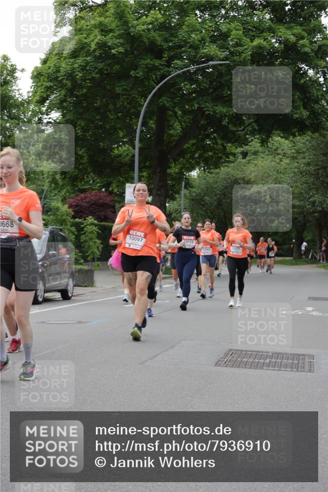 15.06.2025 - REWE Women's Run Jannik Wohlers http://msf.ph/oto/7936910 15.06.2025 08:26:46 Laufen 10097, 668, 10115, 10860, 10271 meine-sportfotos.de