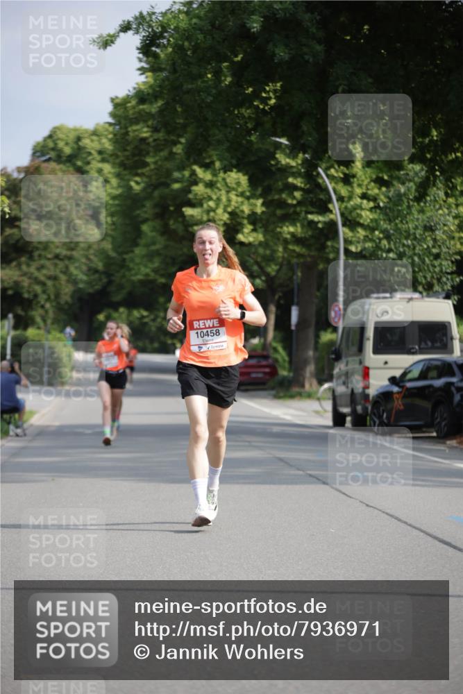 15.06.2025 - REWE Women's Run Jannik Wohlers http://msf.ph/oto/7936971 15.06.2025 08:42:59 Laufen 10458 meine-sportfotos.de