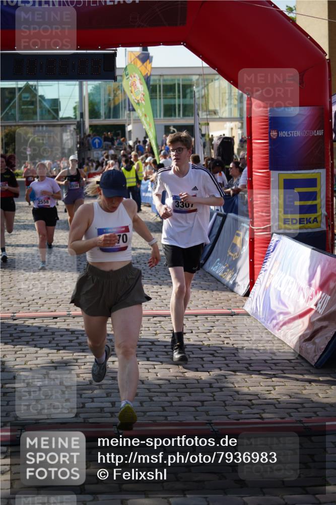 13.06.2025 - Holstenköstenlauf Felixshl http://msf.ph/oto/7936983 13.06.2025 18:05:10 Laufen 2255, 2370, 2556, 2558, 3164, 3195, 3196, 3198, 3307 meine-sportfotos.de