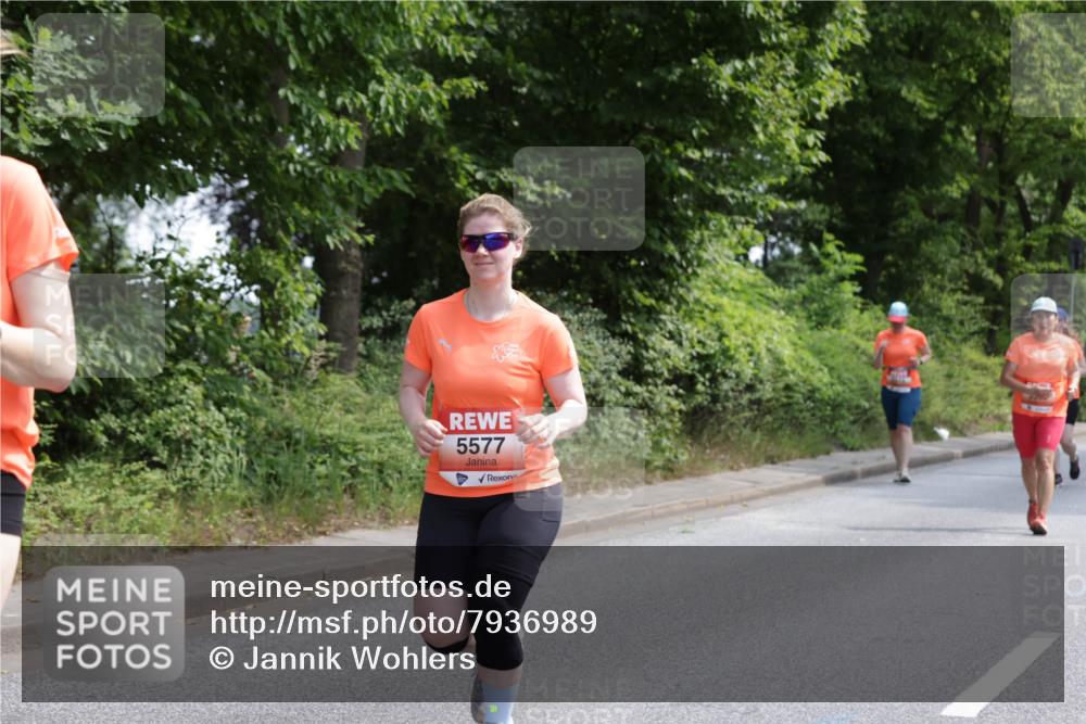 15.06.2025 - REWE Women's Run Jannik Wohlers http://msf.ph/oto/7936989 15.06.2025 10:13:43 Laufen 5577 meine-sportfotos.de
