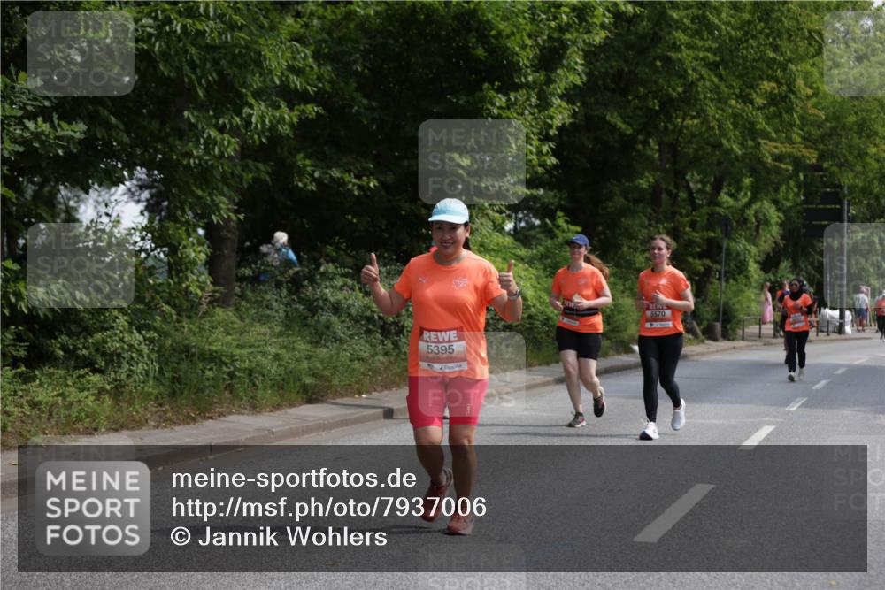 15.06.2025 - REWE Women's Run Jannik Wohlers http://msf.ph/oto/7937006 15.06.2025 10:13:47 Laufen 5395, 5570 meine-sportfotos.de