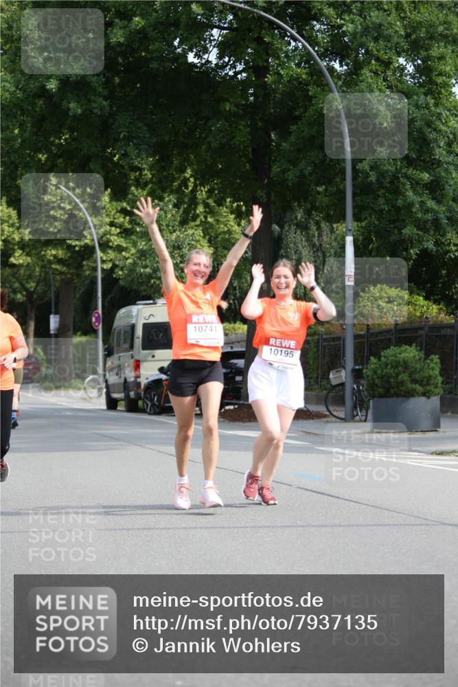 15.06.2025 - REWE Women's Run Jannik Wohlers http://msf.ph/oto/7937135 15.06.2025 09:55:00 Laufen 10741, 10195 meine-sportfotos.de