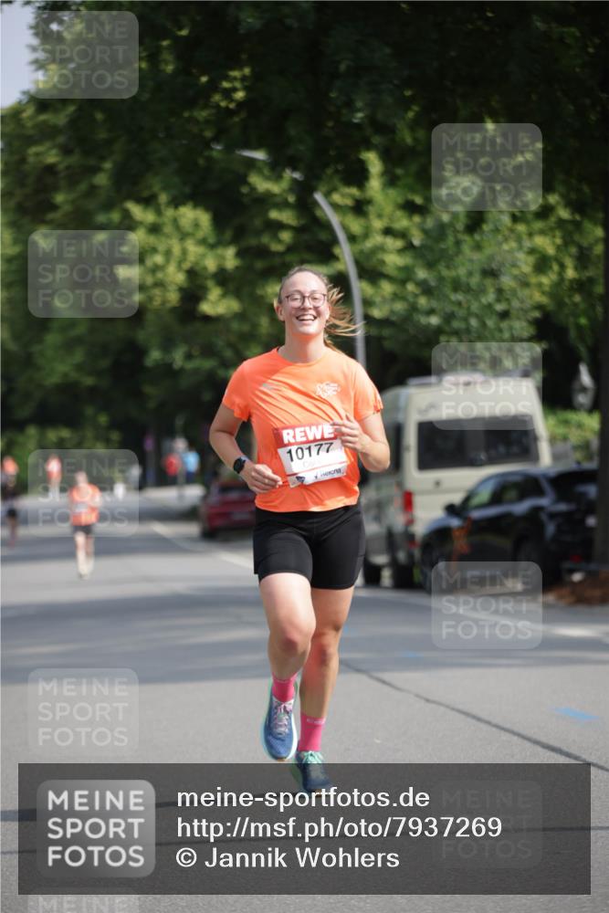 15.06.2025 - REWE Women's Run Jannik Wohlers http://msf.ph/oto/7937269 15.06.2025 08:43:07 Laufen 10177 meine-sportfotos.de