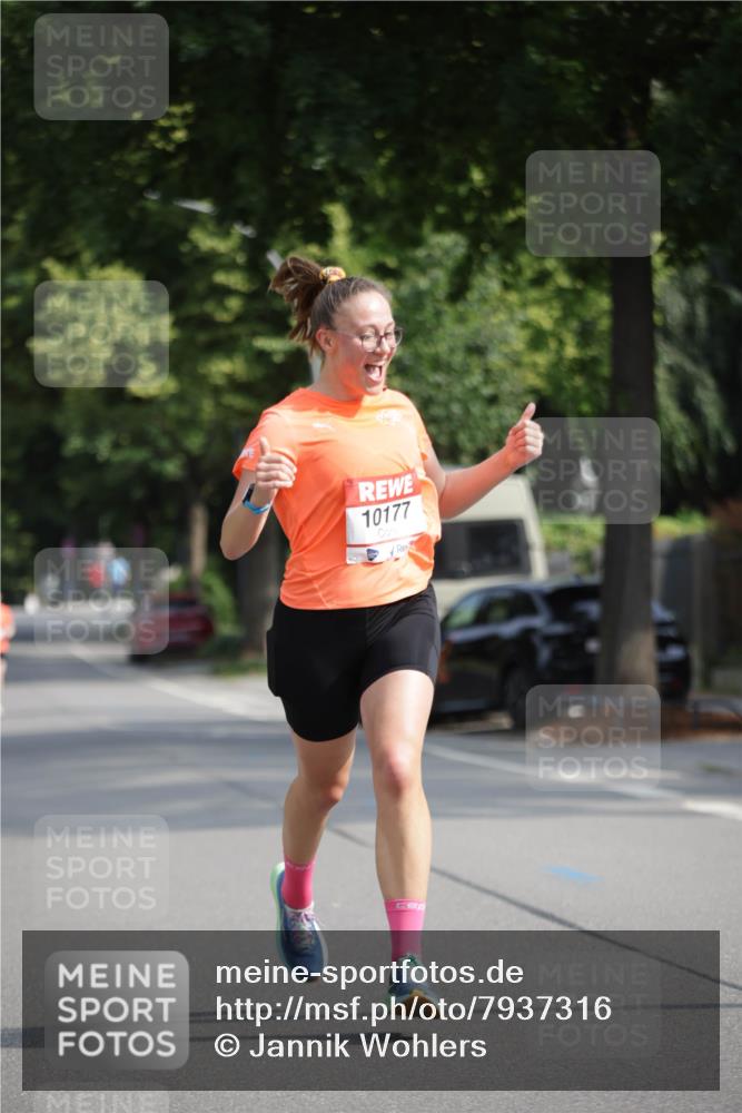 15.06.2025 - REWE Women's Run Jannik Wohlers http://msf.ph/oto/7937316 15.06.2025 08:43:07 Laufen 10177 meine-sportfotos.de