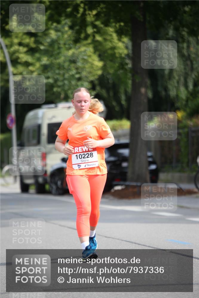 15.06.2025 - REWE Women's Run Jannik Wohlers http://msf.ph/oto/7937336 15.06.2025 09:55:14 Laufen 10228 meine-sportfotos.de