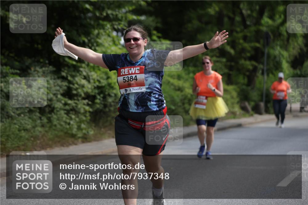 15.06.2025 - REWE Women's Run Jannik Wohlers http://msf.ph/oto/7937348 15.06.2025 10:13:58 Laufen 5384 meine-sportfotos.de