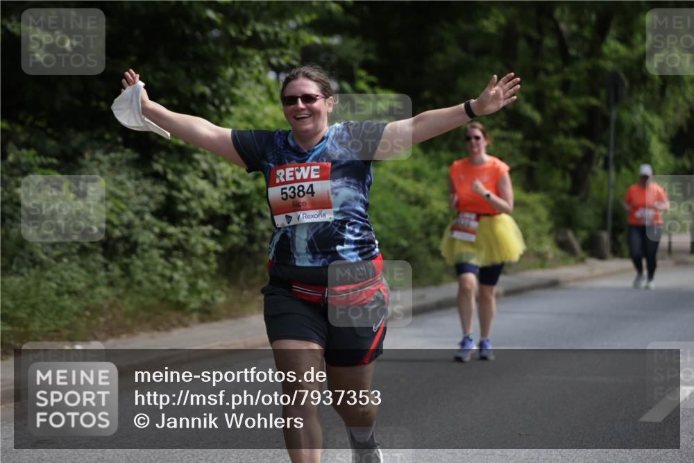15.06.2025 - REWE Women's Run Jannik Wohlers http://msf.ph/oto/7937353 15.06.2025 10:13:58 Laufen 5384 meine-sportfotos.de