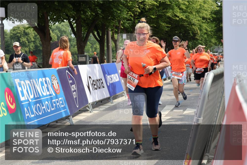 15.06.2025 - REWE Women's Run Strokosch-Dieckow http://msf.ph/oto/7937371 15.06.2025 11:11:14 Ziel 5035, 5036, 5037, 5038, 5283, 5286, 5362, 5382, 5476, 5480, 5588, 5684, 5689 meine-sportfotos.de