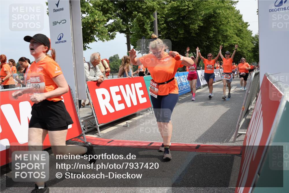 15.06.2025 - REWE Women's Run Strokosch-Dieckow http://msf.ph/oto/7937420 15.06.2025 11:11:16 Ziel 5033, 5036, 5037, 5165, 5192, 5283, 5286, 5362, 5382, 5445, 5476, 5480, 5588, 5684, 5689 meine-sportfotos.de
