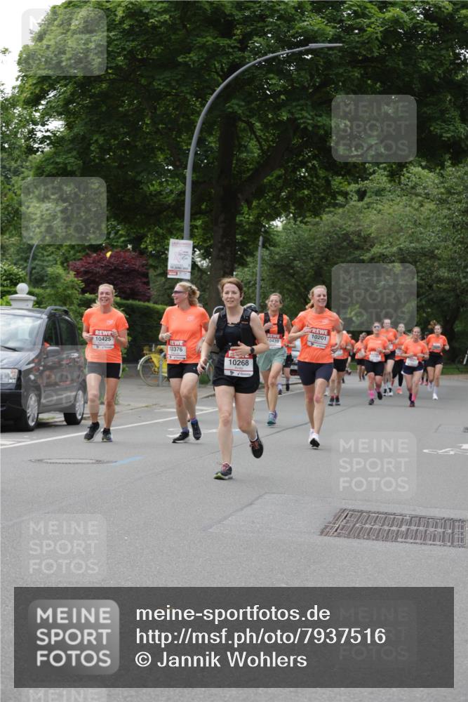 15.06.2025 - REWE Women's Run Jannik Wohlers http://msf.ph/oto/7937516 15.06.2025 08:26:57 Laufen 10425, 10376, 10268, 10201, 10439 meine-sportfotos.de
