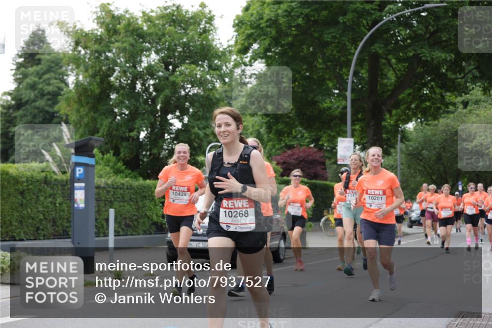 15.06.2025 - REWE Women's Run Jannik Wohlers http://msf.ph/oto/7937527 15.06.2025 08:26:59 Laufen 10425, 1043, 10201, 10268, 10579, 104 meine-sportfotos.de