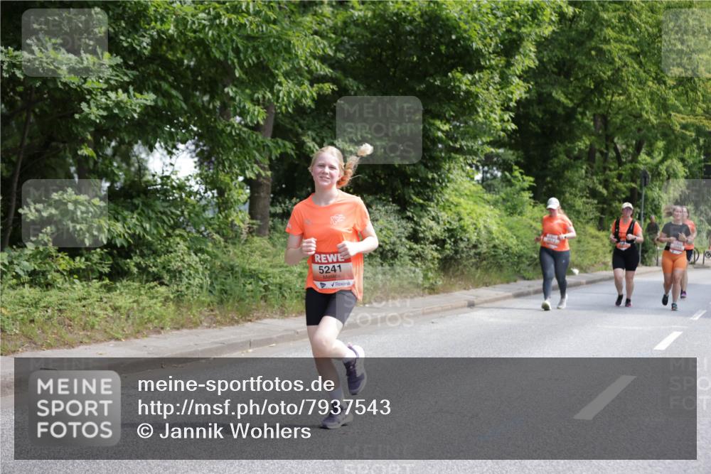 15.06.2025 - REWE Women's Run Jannik Wohlers http://msf.ph/oto/7937543 15.06.2025 10:14:05 Laufen 5241, 2012 meine-sportfotos.de