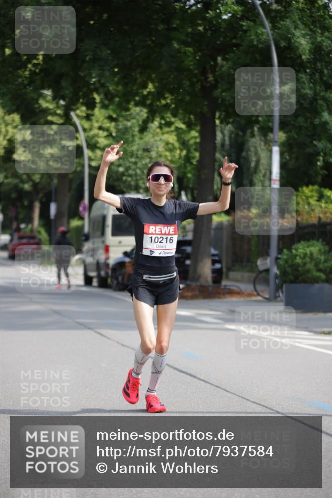 15.06.2025 - REWE Women's Run Jannik Wohlers http://msf.ph/oto/7937584 15.06.2025 08:43:29 Laufen 10216 meine-sportfotos.de
