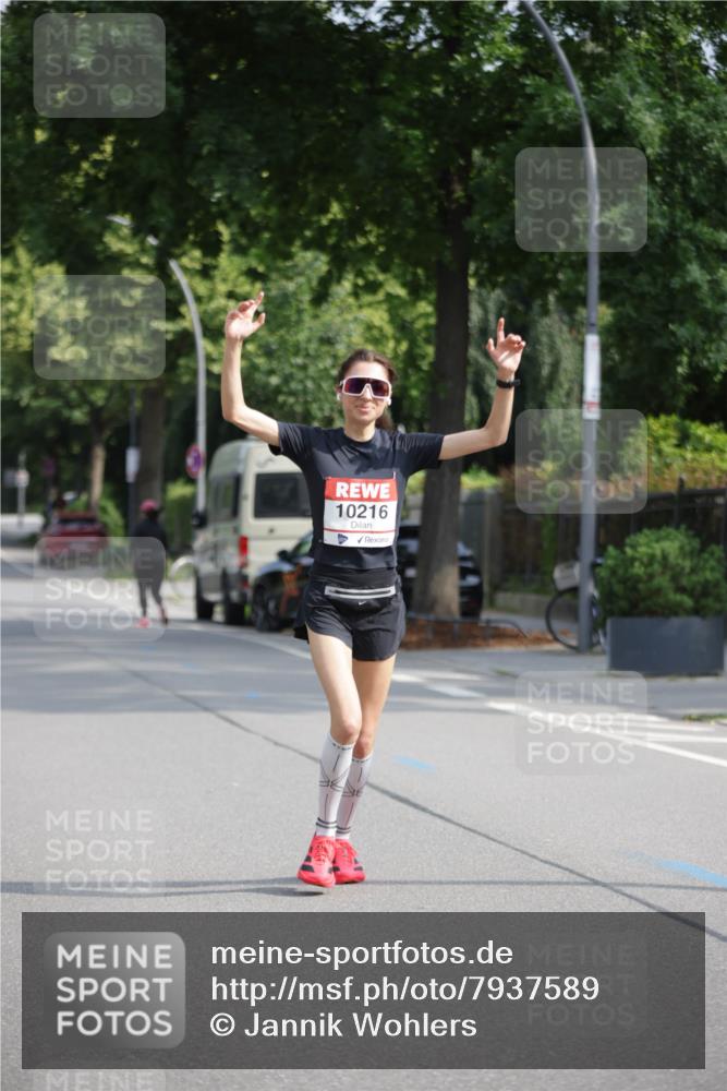 15.06.2025 - REWE Women's Run Jannik Wohlers http://msf.ph/oto/7937589 15.06.2025 08:43:29 Laufen 10216 meine-sportfotos.de