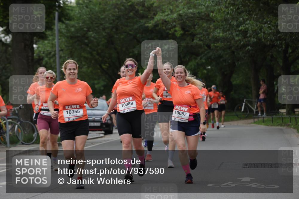 15.06.2025 - REWE Women's Run Jannik Wohlers http://msf.ph/oto/7937590 15.06.2025 08:27:02 Laufen 10, 10355, 10089, 10, 10087 meine-sportfotos.de