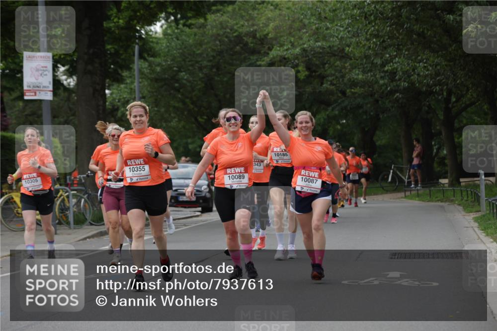 15.06.2025 - REWE Women's Run Jannik Wohlers http://msf.ph/oto/7937613 15.06.2025 08:27:02 Laufen 15, 2025, 10305, 10355, 10089, 343, 10185, 10087 meine-sportfotos.de