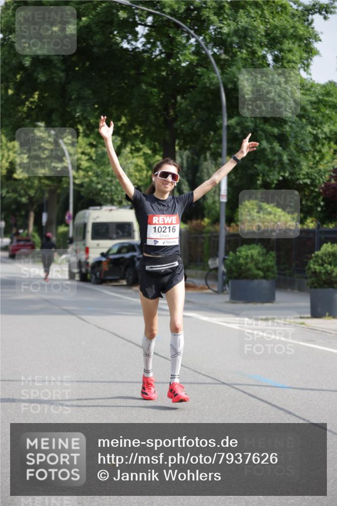 15.06.2025 - REWE Women's Run Jannik Wohlers http://msf.ph/oto/7937626 15.06.2025 08:43:29 Laufen 10216 meine-sportfotos.de