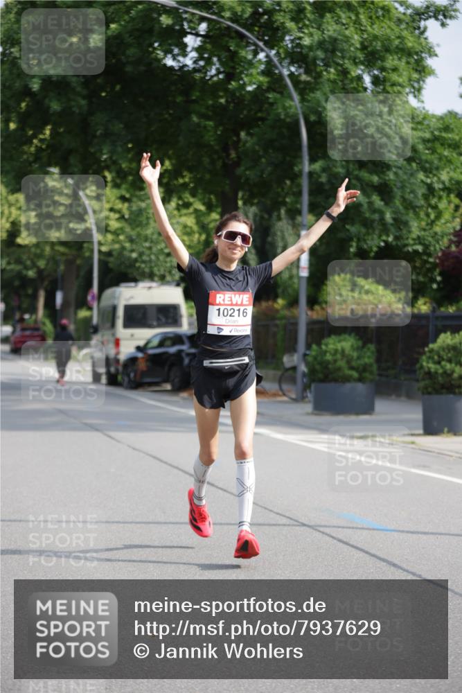 15.06.2025 - REWE Women's Run Jannik Wohlers http://msf.ph/oto/7937629 15.06.2025 08:43:30 Laufen 10216 meine-sportfotos.de