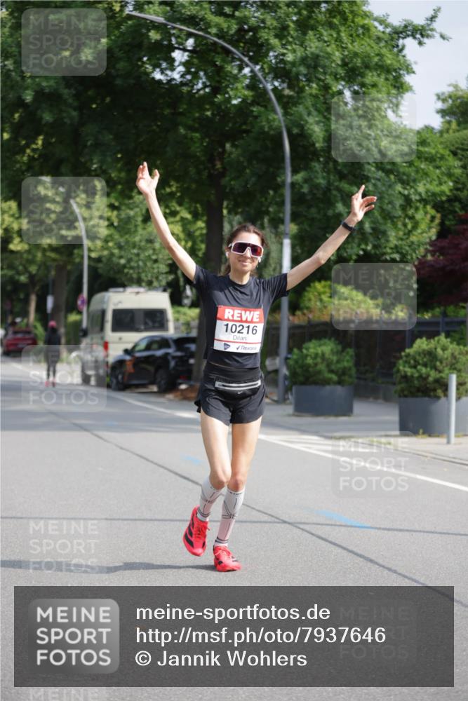 15.06.2025 - REWE Women's Run Jannik Wohlers http://msf.ph/oto/7937646 15.06.2025 08:43:30 Laufen 10216 meine-sportfotos.de