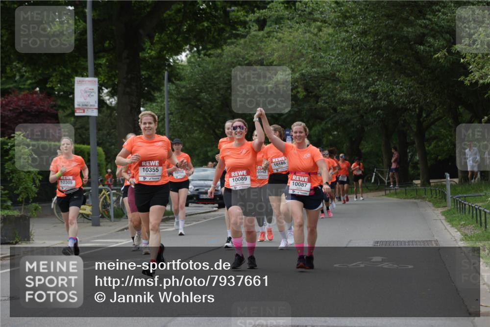 15.06.2025 - REWE Women's Run Jannik Wohlers http://msf.ph/oto/7937661 15.06.2025 08:27:02 Laufen 15, 2025, 10305, 10355, 10766, 10185, 0343, 10089, 10087 meine-sportfotos.de