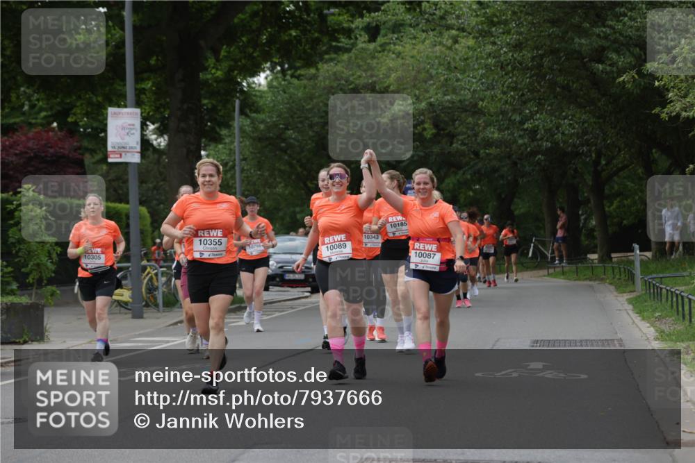 15.06.2025 - REWE Women's Run Jannik Wohlers http://msf.ph/oto/7937666 15.06.2025 08:27:02 Laufen 15, 2025, 10305, 10355, 10766, 133, 10089, 10343, 10185, 10087 meine-sportfotos.de