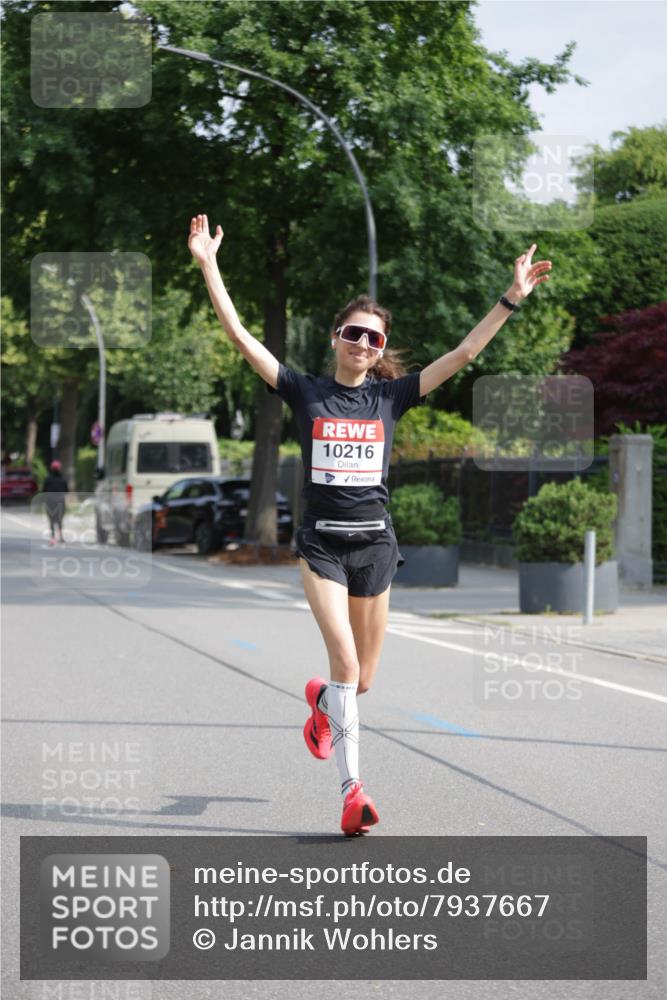 15.06.2025 - REWE Women's Run Jannik Wohlers http://msf.ph/oto/7937667 15.06.2025 08:43:30 Laufen 10216 meine-sportfotos.de