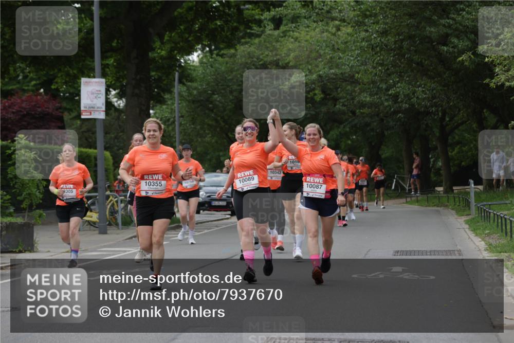 15.06.2025 - REWE Women's Run Jannik Wohlers http://msf.ph/oto/7937670 15.06.2025 08:27:02 Laufen 15, 2025, 9305, 10355, 10766, 10089, 10343, 1018, 10087 meine-sportfotos.de