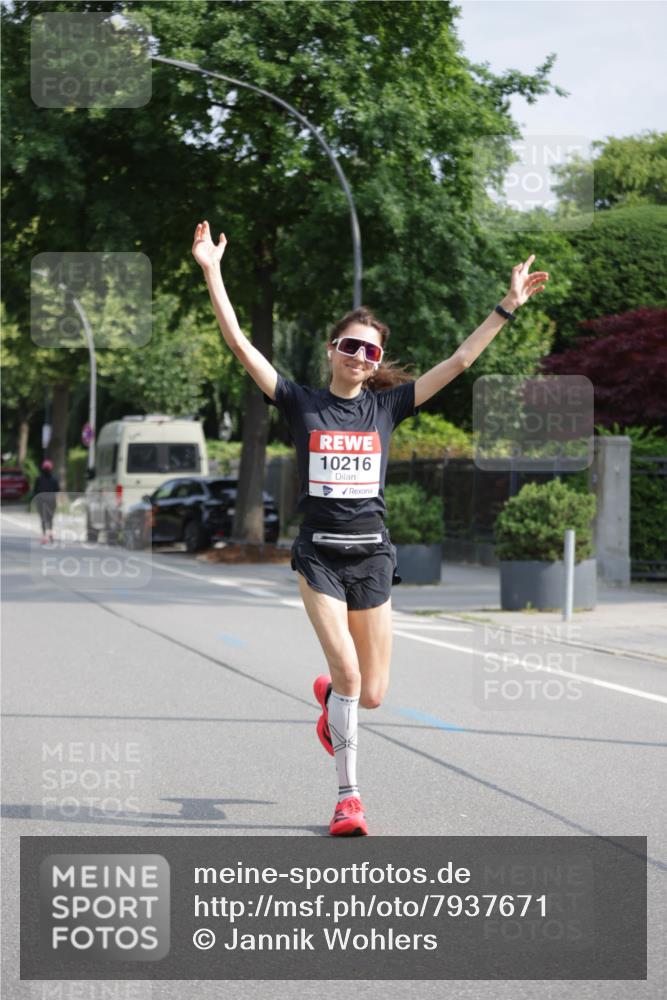 15.06.2025 - REWE Women's Run Jannik Wohlers http://msf.ph/oto/7937671 15.06.2025 08:43:30 Laufen 10216 meine-sportfotos.de
