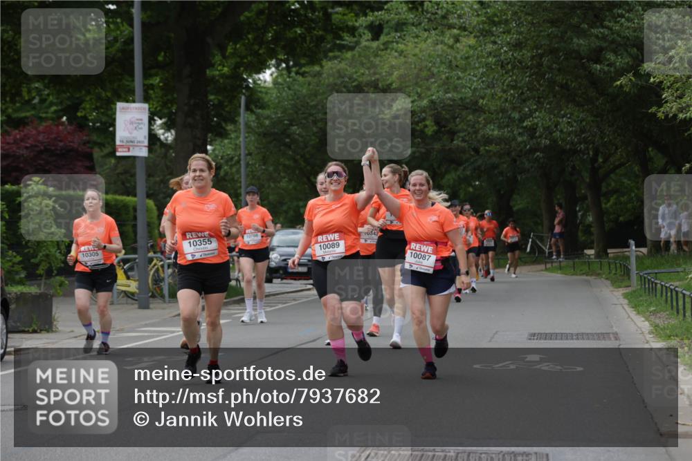 15.06.2025 - REWE Women's Run Jannik Wohlers http://msf.ph/oto/7937682 15.06.2025 08:27:02 Laufen 2921, 10305, 10355, 10766, 10089, 0343, 10087 meine-sportfotos.de