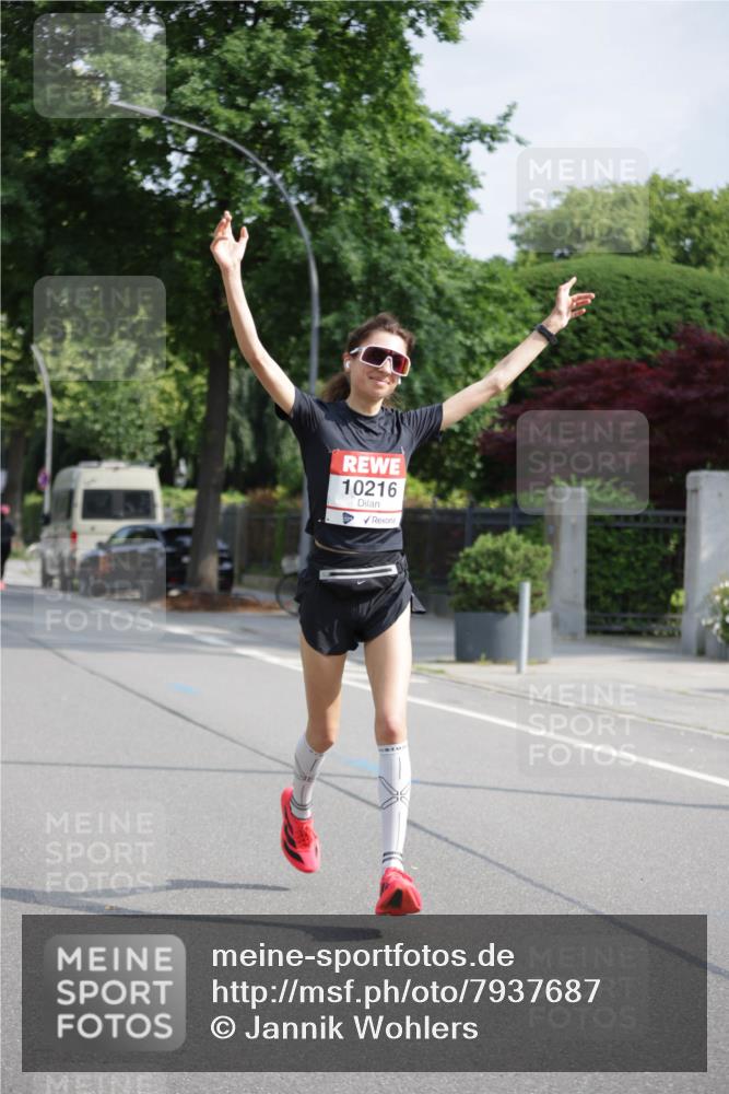 15.06.2025 - REWE Women's Run Jannik Wohlers http://msf.ph/oto/7937687 15.06.2025 08:43:30 Laufen 10216 meine-sportfotos.de