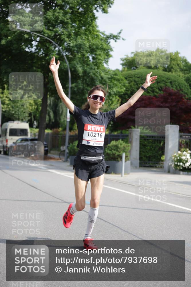 15.06.2025 - REWE Women's Run Jannik Wohlers http://msf.ph/oto/7937698 15.06.2025 08:43:30 Laufen 10216 meine-sportfotos.de