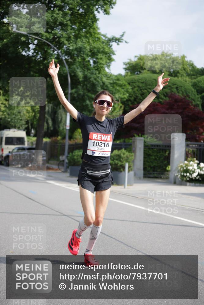 15.06.2025 - REWE Women's Run Jannik Wohlers http://msf.ph/oto/7937701 15.06.2025 08:43:30 Laufen 10216 meine-sportfotos.de