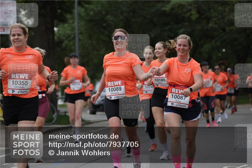 15.06.2025 - REWE Women's Run Jannik Wohlers http://msf.ph/oto/7937705 15.06.2025 08:27:03 Laufen 10355, 19796, 10089, 10343, 10185, 10087 meine-sportfotos.de