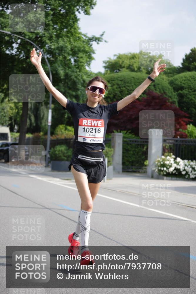 15.06.2025 - REWE Women's Run Jannik Wohlers http://msf.ph/oto/7937708 15.06.2025 08:43:30 Laufen 10216 meine-sportfotos.de