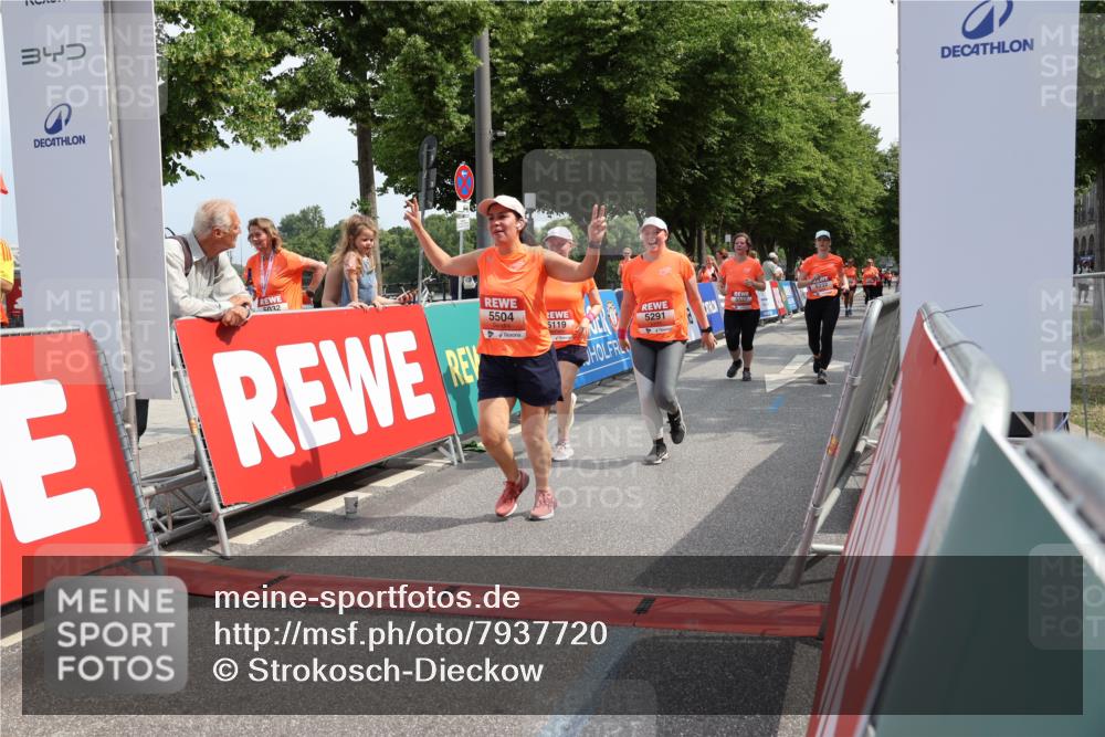 15.06.2025 - REWE Women's Run Strokosch-Dieckow http://msf.ph/oto/7937720 15.06.2025 11:11:28 Ziel 5011, 5033, 5119, 5165, 5192, 5232, 5291, 5407, 5445, 5446, 5504, 5527, 5587, 5677 meine-sportfotos.de