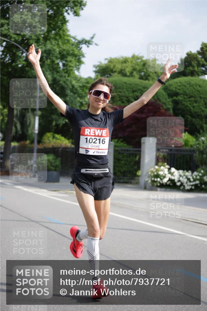 15.06.2025 - REWE Women's Run Jannik Wohlers http://msf.ph/oto/7937721 15.06.2025 08:43:31 Laufen 10216 meine-sportfotos.de