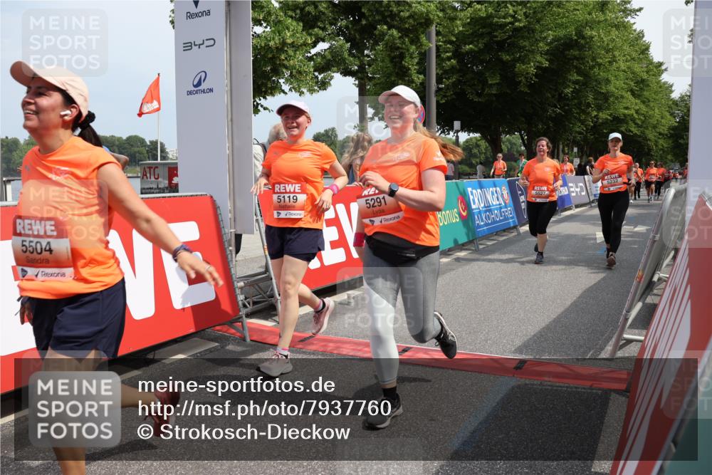 15.06.2025 - REWE Women's Run Strokosch-Dieckow http://msf.ph/oto/7937760 15.06.2025 11:11:30 Ziel 5011, 5119, 5232, 5291, 5407, 5411, 5412, 5446, 5504, 5527, 5587, 5677 meine-sportfotos.de