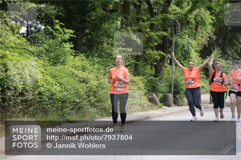 15.06.2025 - REWE Women's Run Jannik Wohlers http://msf.ph/oto/7937804 15.06.2025 10:14:15 Laufen 5171, 5654, 5629, 572 meine-sportfotos.de