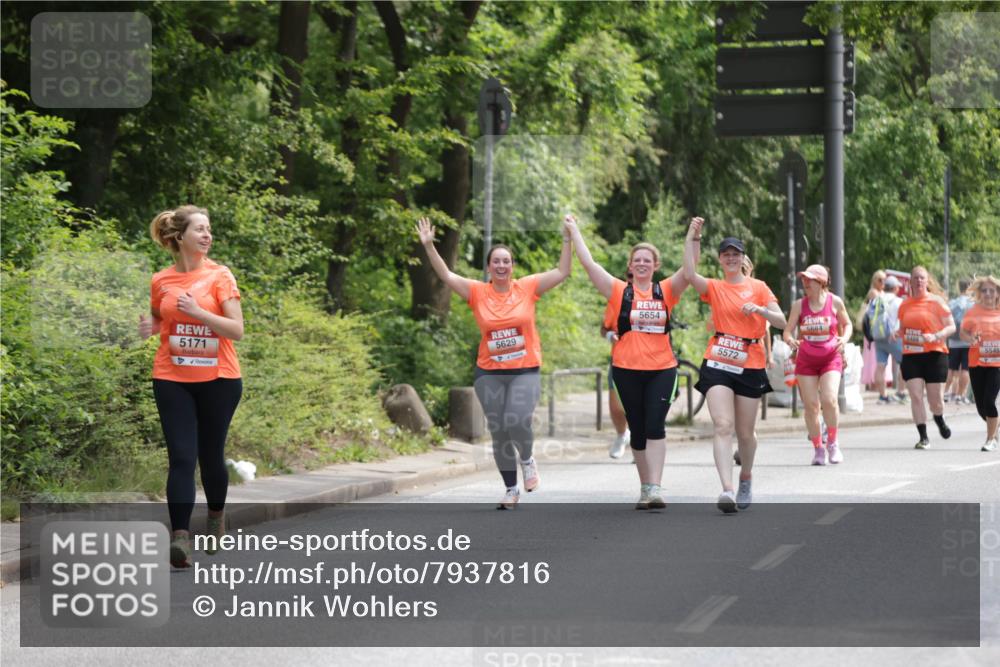 15.06.2025 - REWE Women's Run Jannik Wohlers http://msf.ph/oto/7937816 15.06.2025 10:14:16 Laufen 5171, 5629, 5654, 5572, 6604, 400, 5545 meine-sportfotos.de