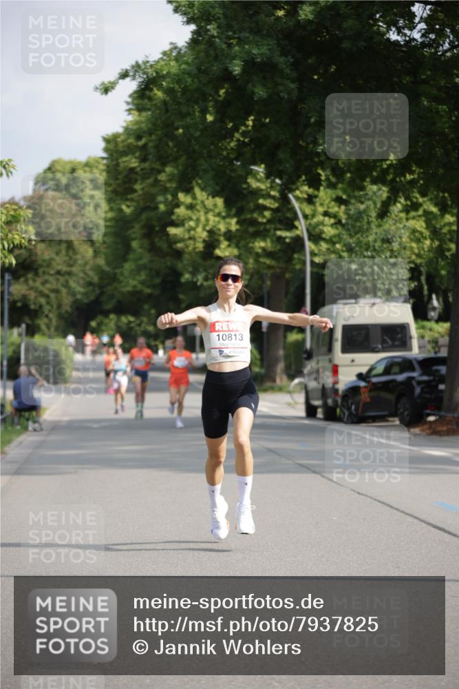 15.06.2025 - REWE Women's Run Jannik Wohlers http://msf.ph/oto/7937825 15.06.2025 08:43:39 Laufen 10813 meine-sportfotos.de