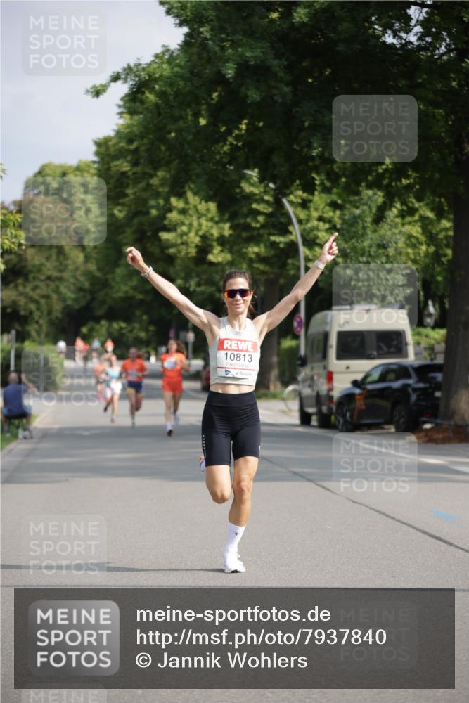 15.06.2025 - REWE Women's Run Jannik Wohlers http://msf.ph/oto/7937840 15.06.2025 08:43:39 Laufen 10813 meine-sportfotos.de