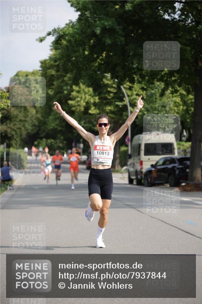 15.06.2025 - REWE Women's Run Jannik Wohlers http://msf.ph/oto/7937844 15.06.2025 08:43:39 Laufen 10813 meine-sportfotos.de