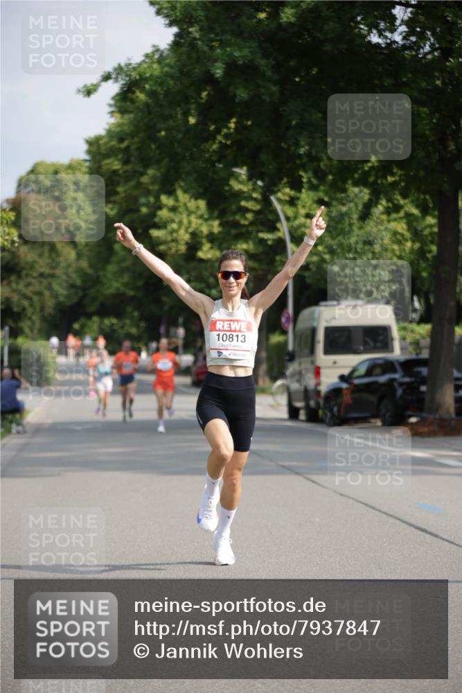 15.06.2025 - REWE Women's Run Jannik Wohlers http://msf.ph/oto/7937847 15.06.2025 08:43:39 Laufen 10813 meine-sportfotos.de